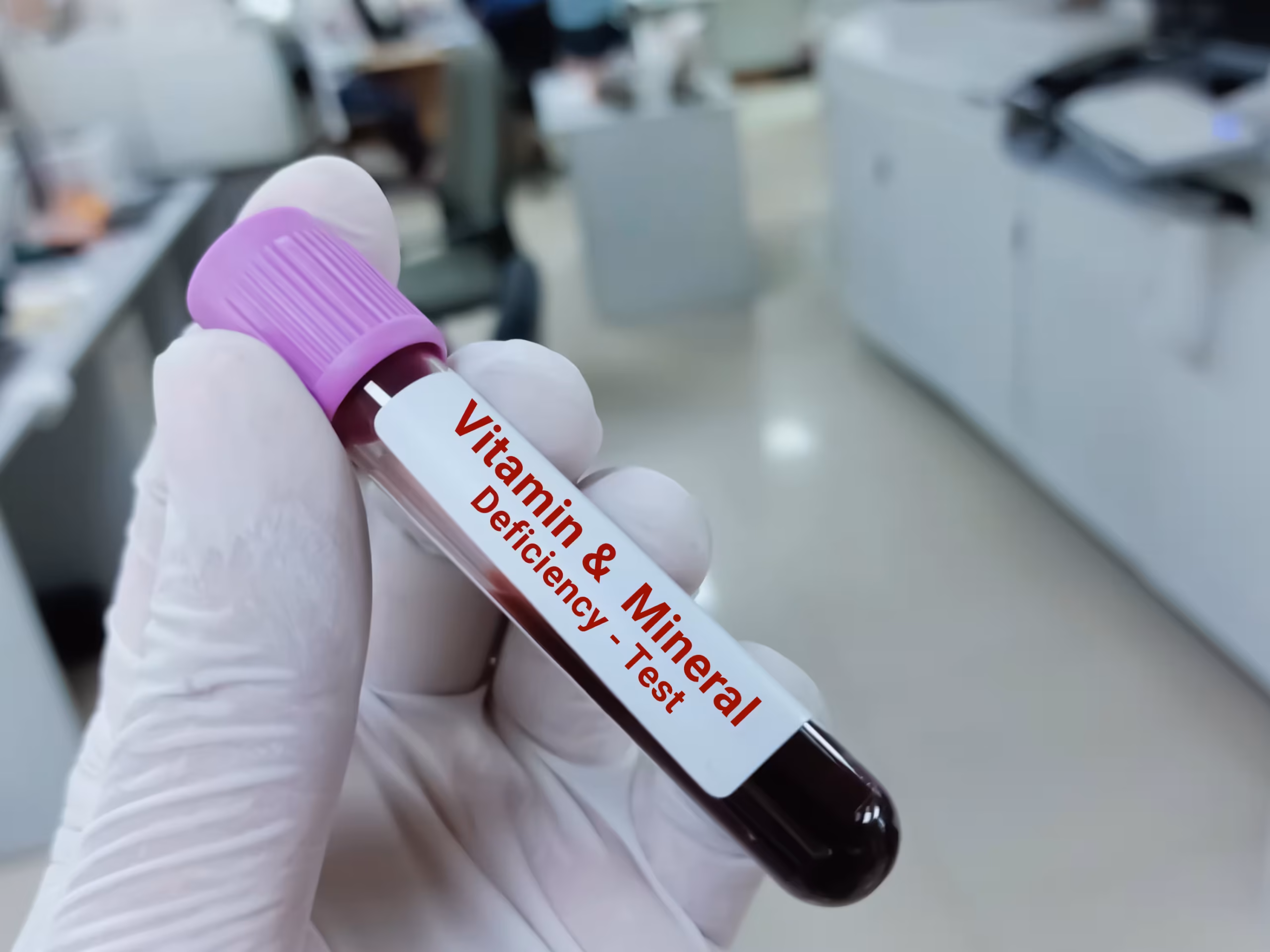 vitamin and mineral test Dubai - DrPlus DHA-licensed nurse collecting blood sample at home